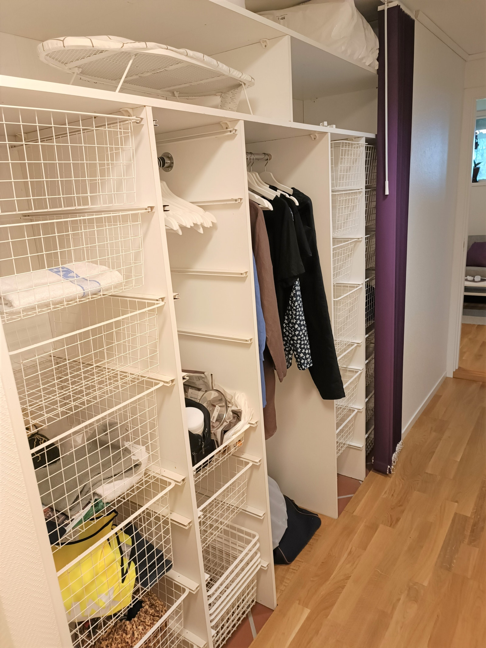 Oppbevaringsplass i gang Galleribilde