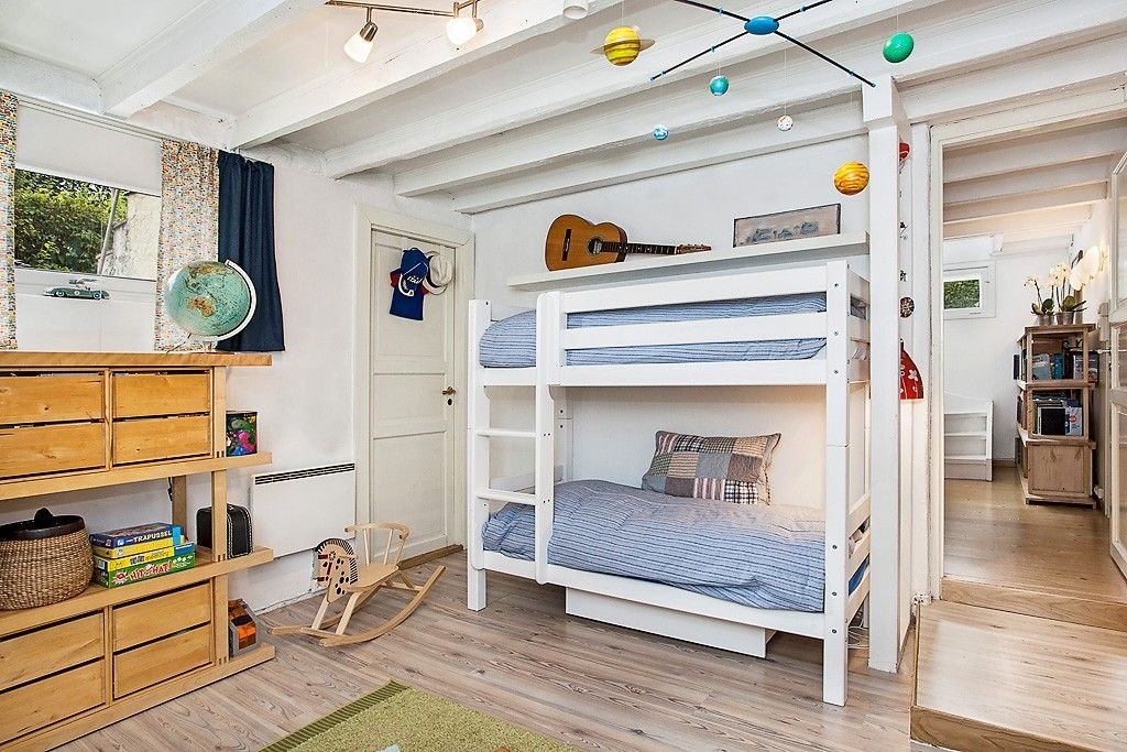 Soverom i underetasje (tidligere barnerom, nå innredet med enkeltseng). Galleribilde