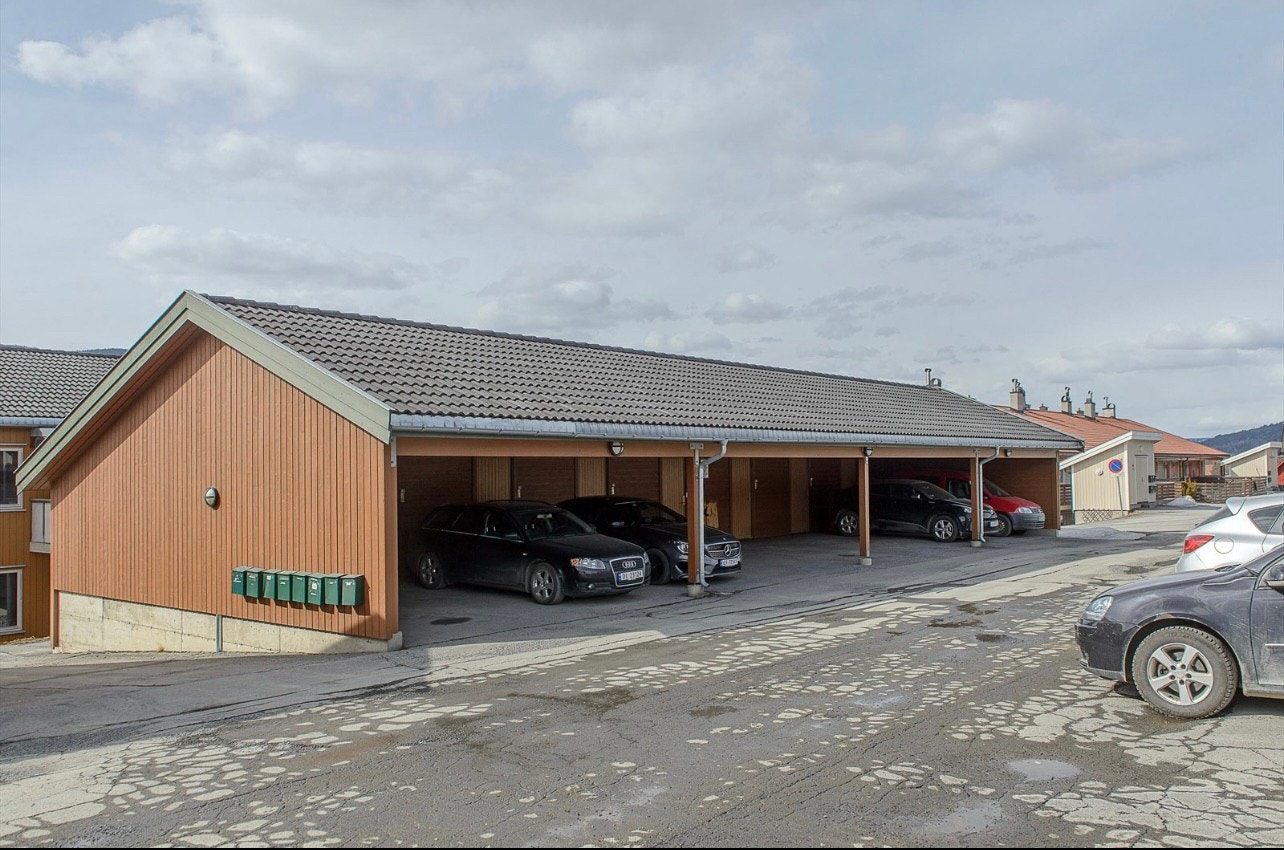Stor carport med bod Galleribilde