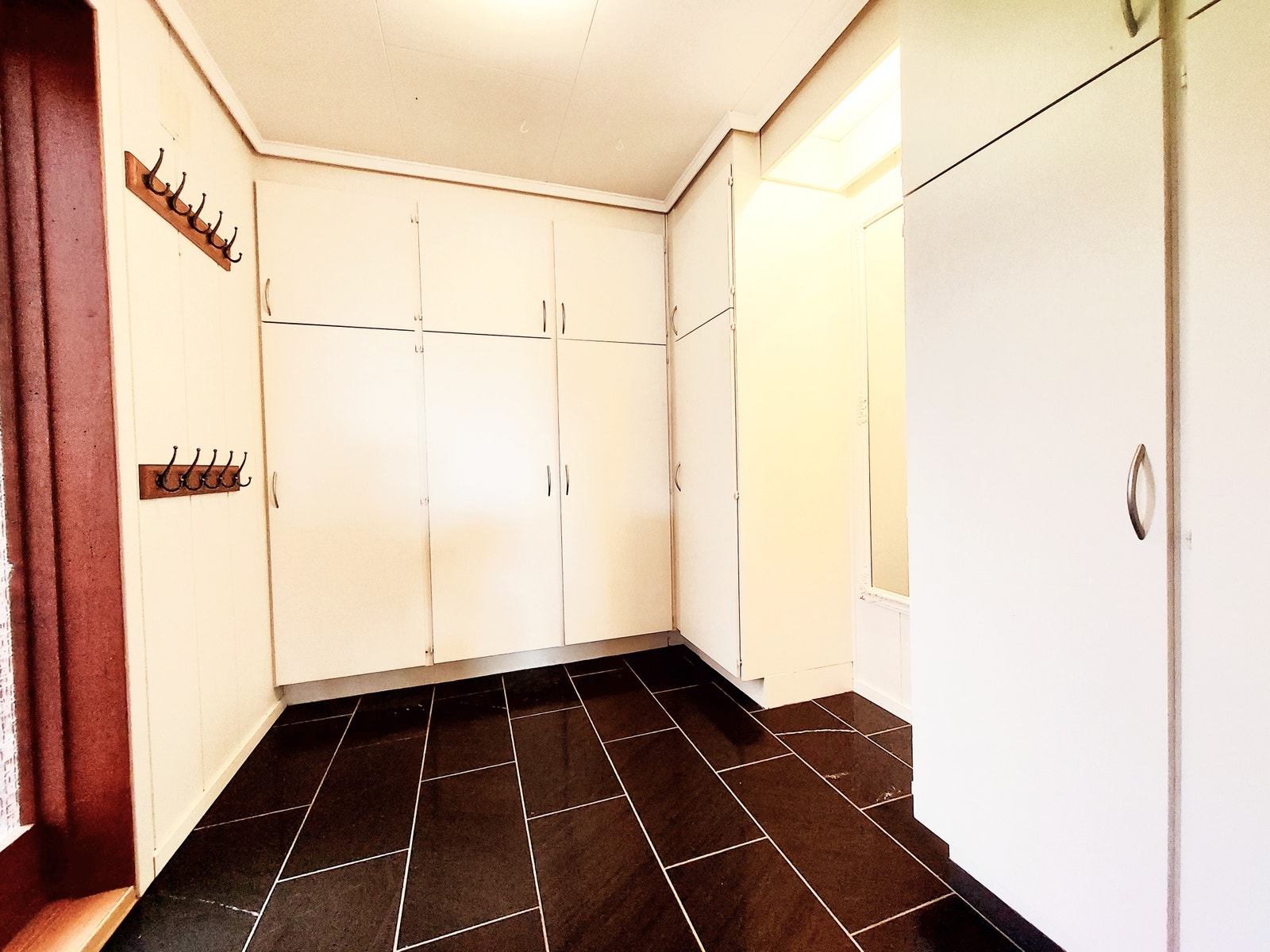 Entre med god skapplass Galleribilde