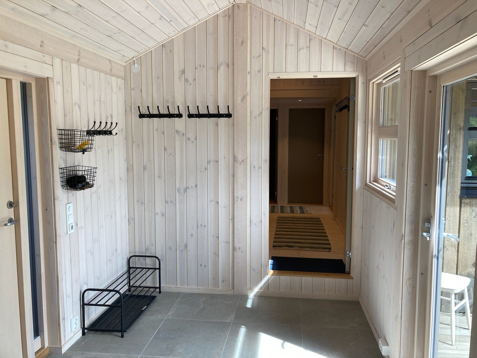 Gangen mellom de to hyttedelene Galleribilde