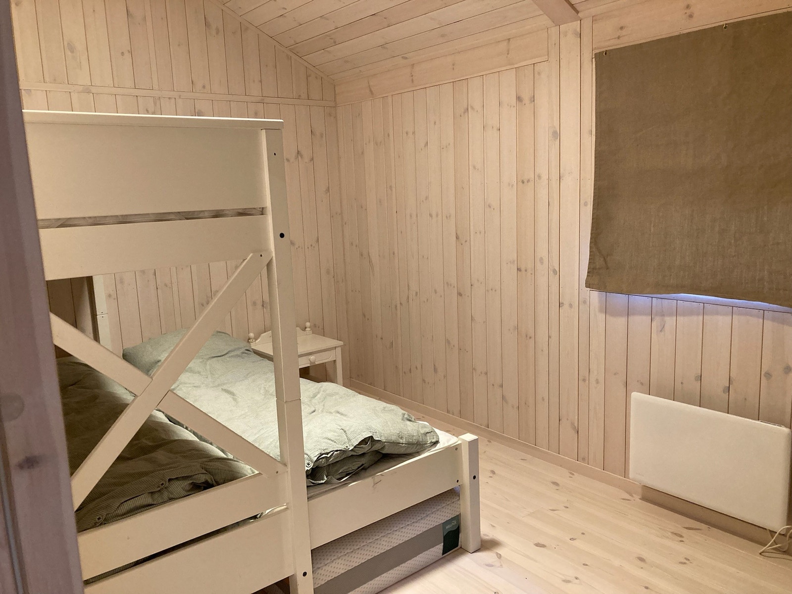 Familiekøyeseng i den lille hytta Galleribilde