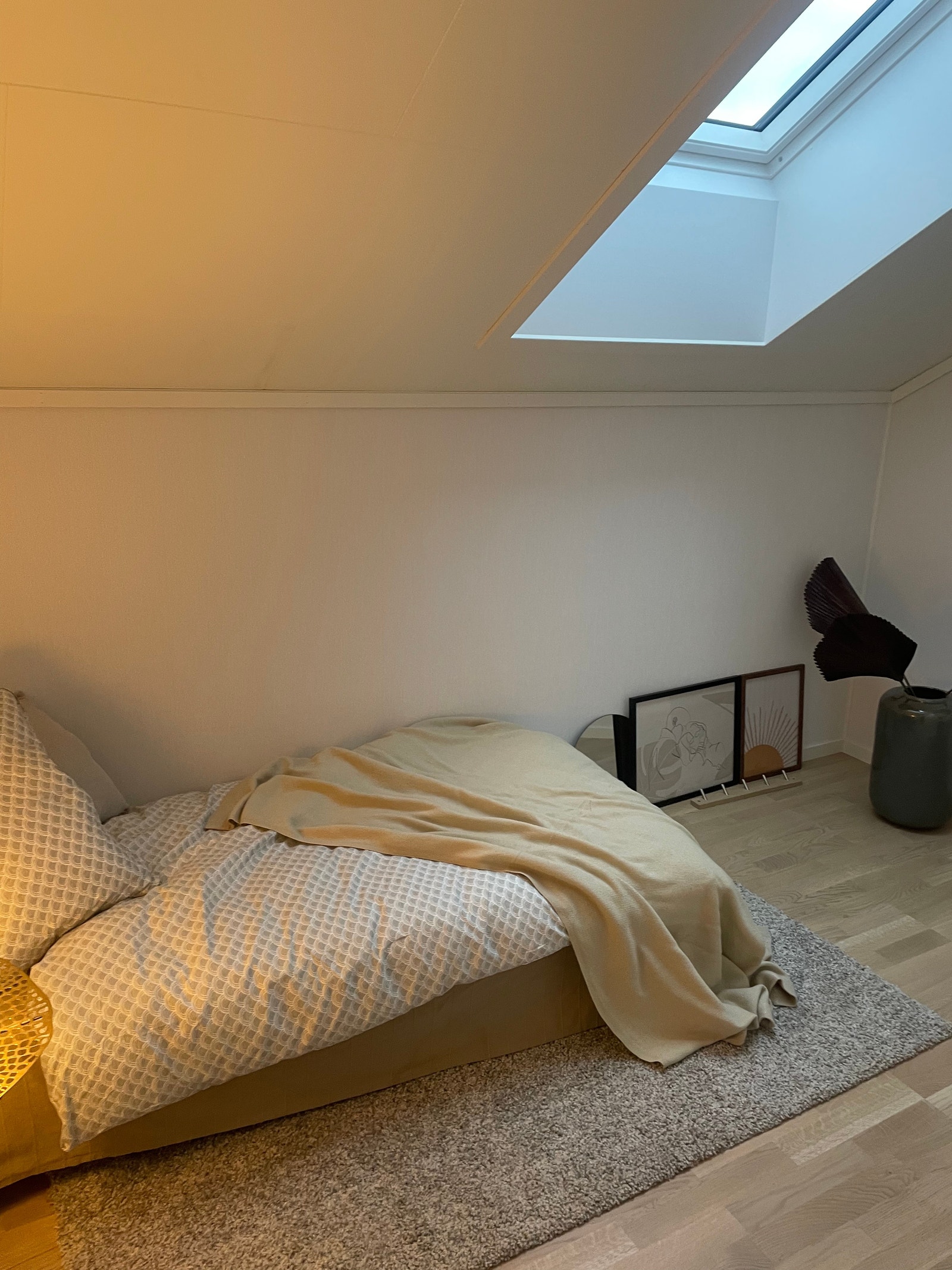 Soverom m/ kleskap Galleribilde