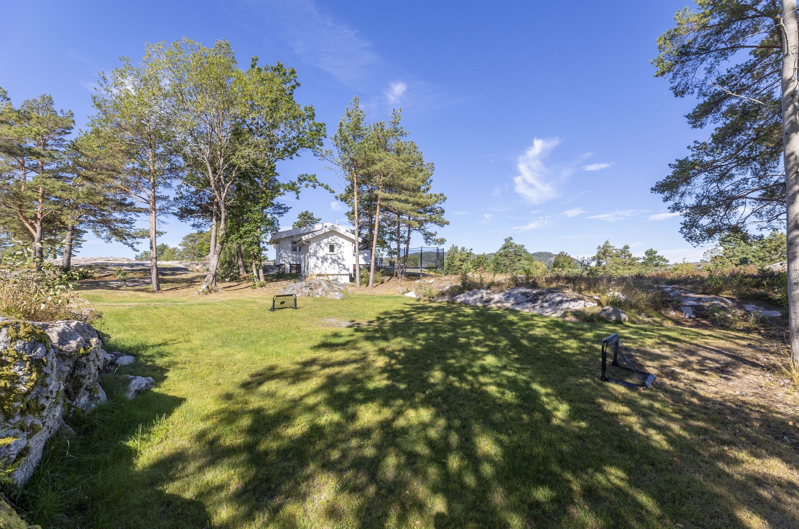 Her kan unge som gamle spille bl.a Crockett, fotball, badmington, kubbespill Galleribilde
