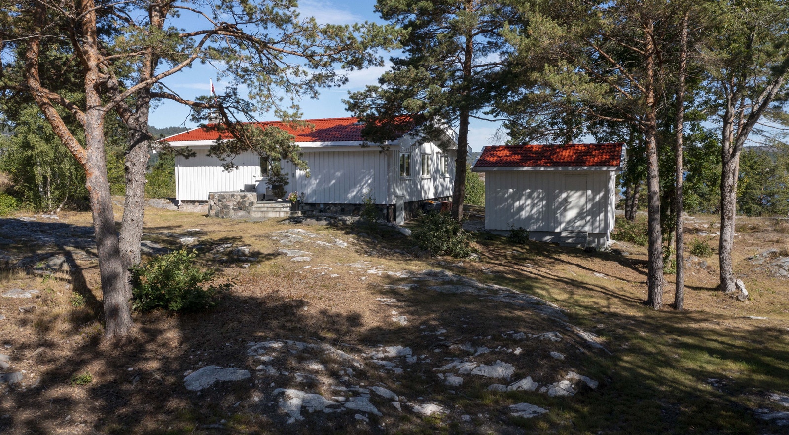 Privat og usjenert eiendom, med sol hele dagen Galleribilde