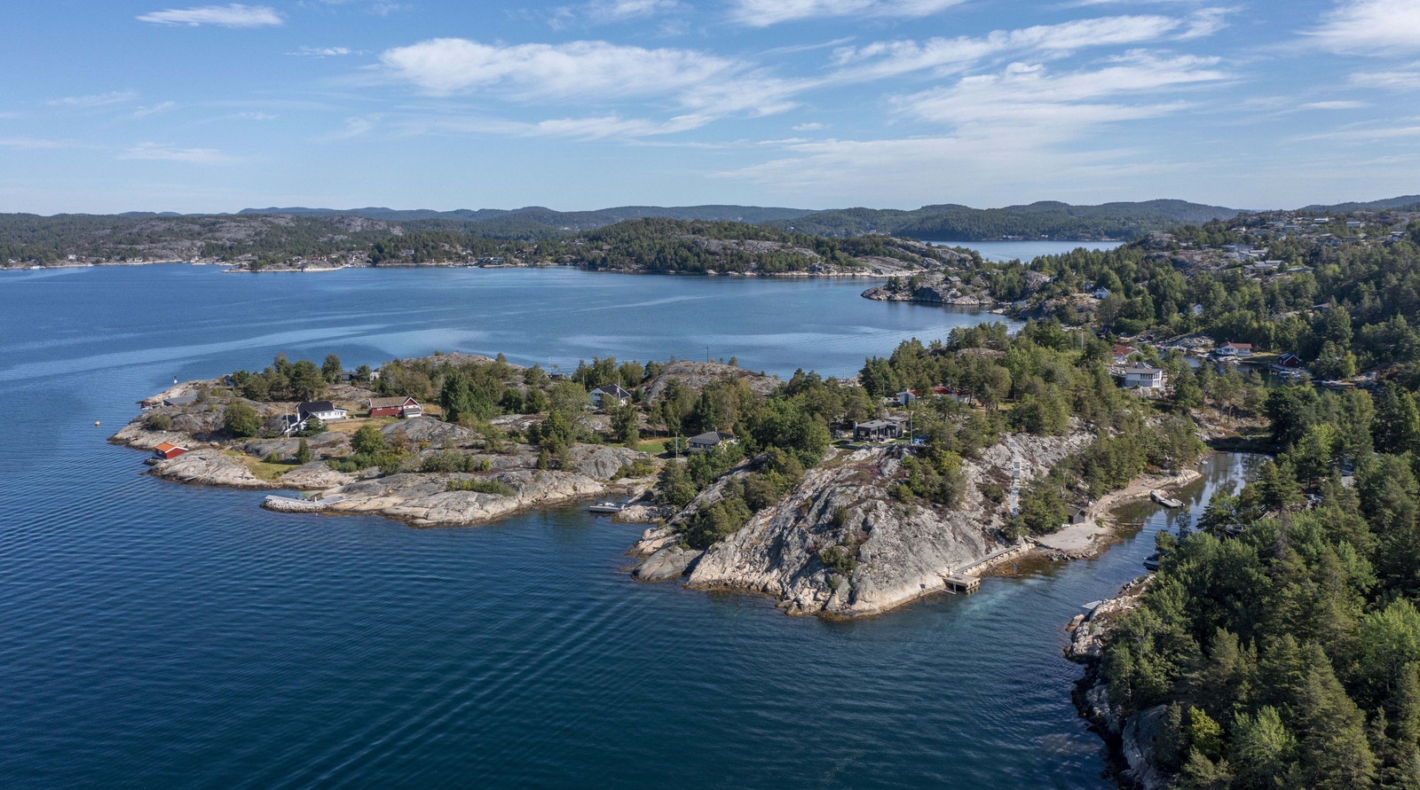 Eiendommen er omgitt av en herlig skjærgård Galleribilde