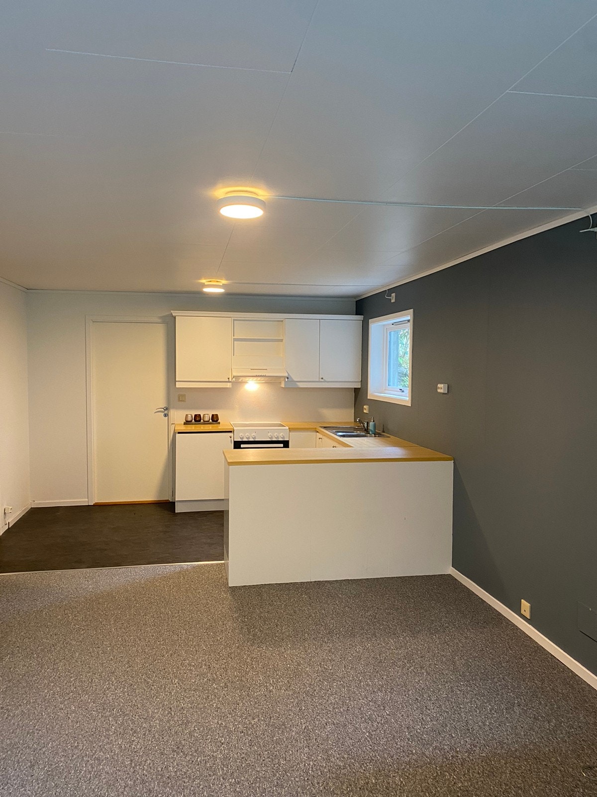 Stor luftig stue gir mulighet for to soner Galleribilde