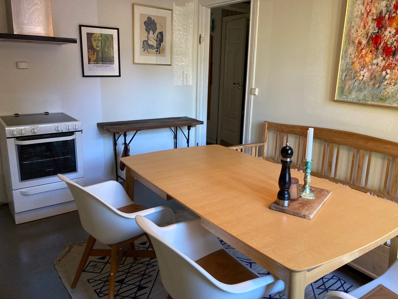 Kjøkken med god spiseplass Galleribilde