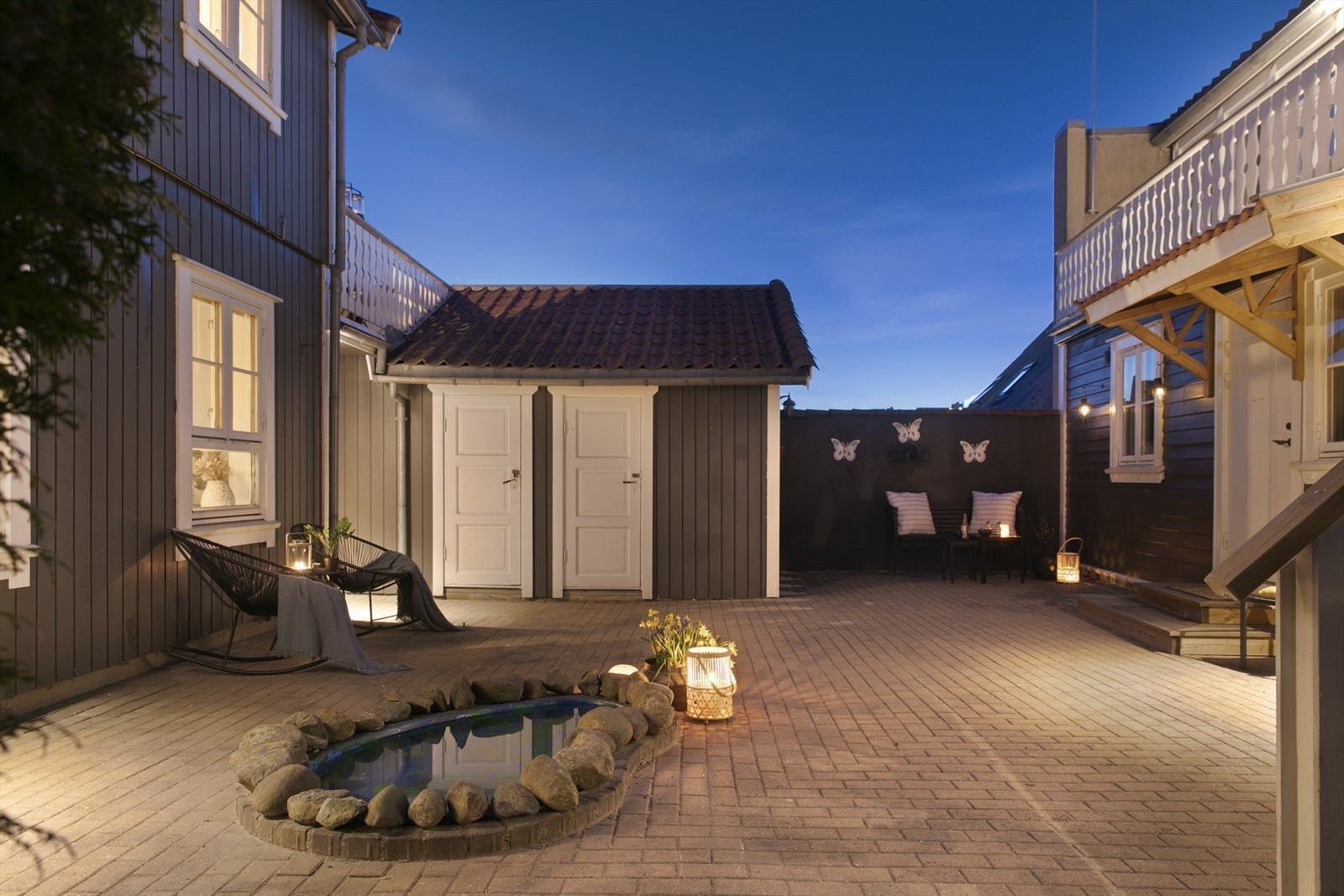 Koselig felles bakgård og utvendig sportsbod medfølger. Foto: Tore Blindheim Galleribilde