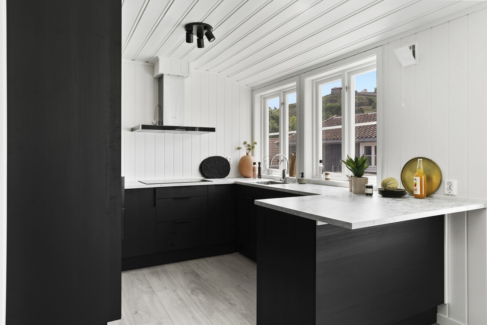 Mulighet for 2 barkrakker ved kjøkken. Foto: Tore Blindheim Galleribilde