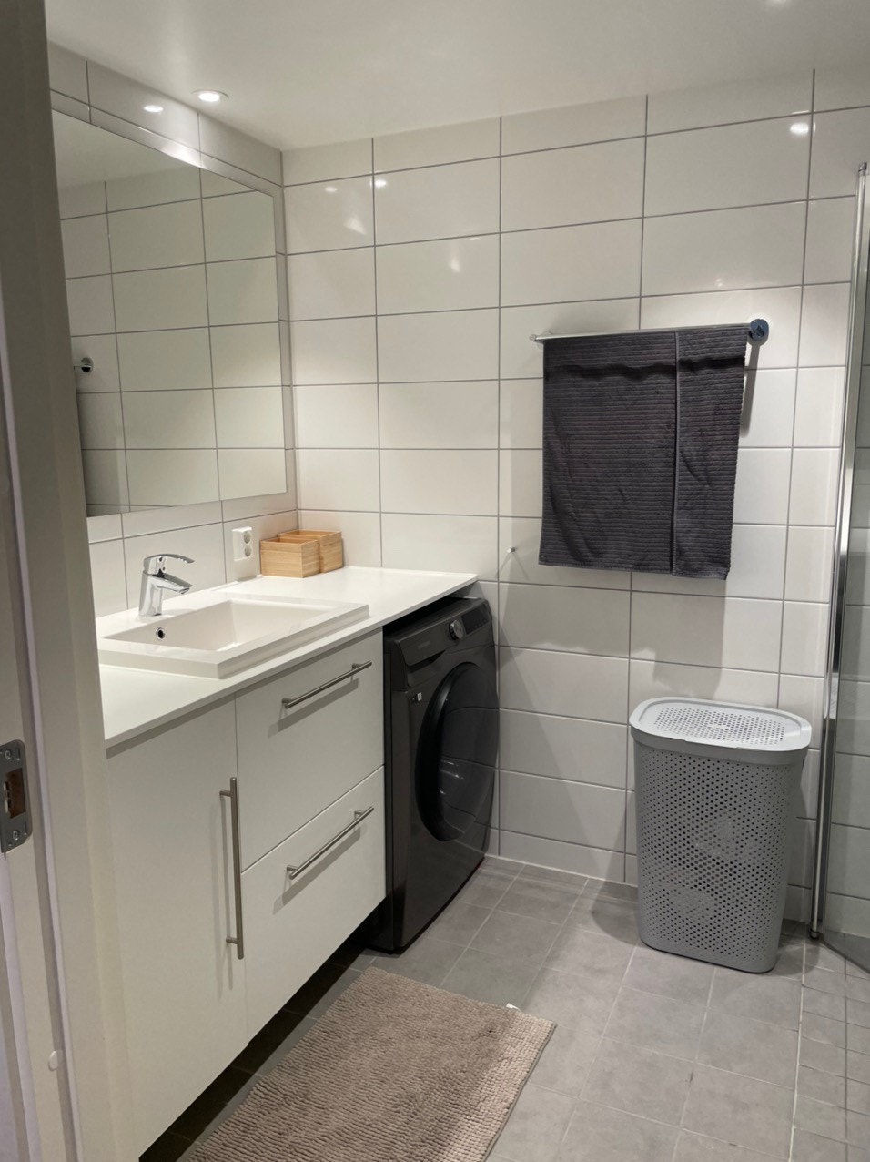 Bad med kombi vaskemaskin ny 2021 Galleribilde