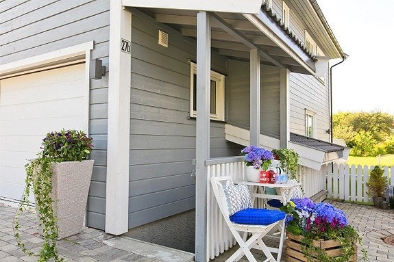 Inngang til sokkelleilighet Galleribilde