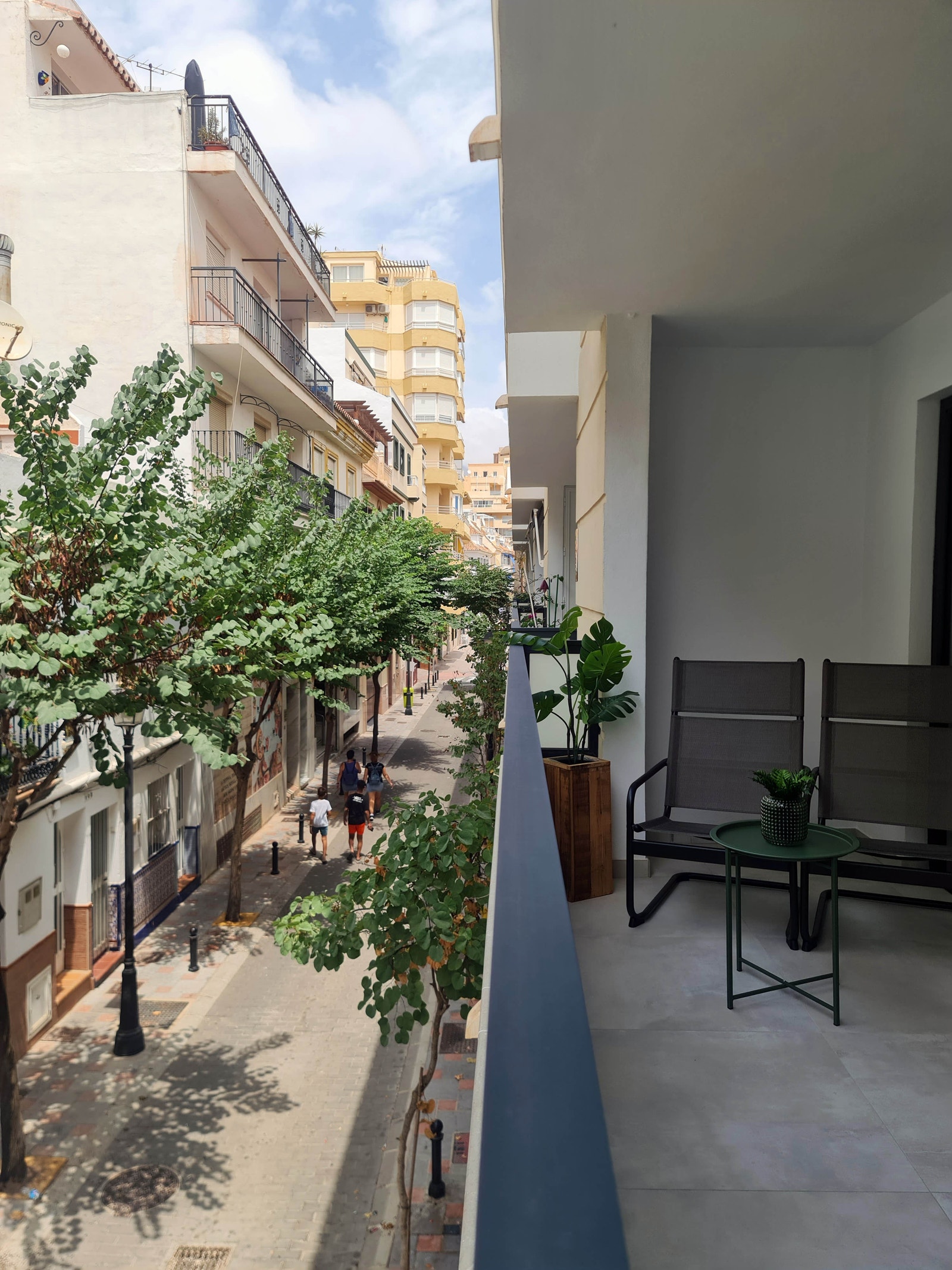 Terrasse med utsikt over gågaten nedenfor Galleribilde