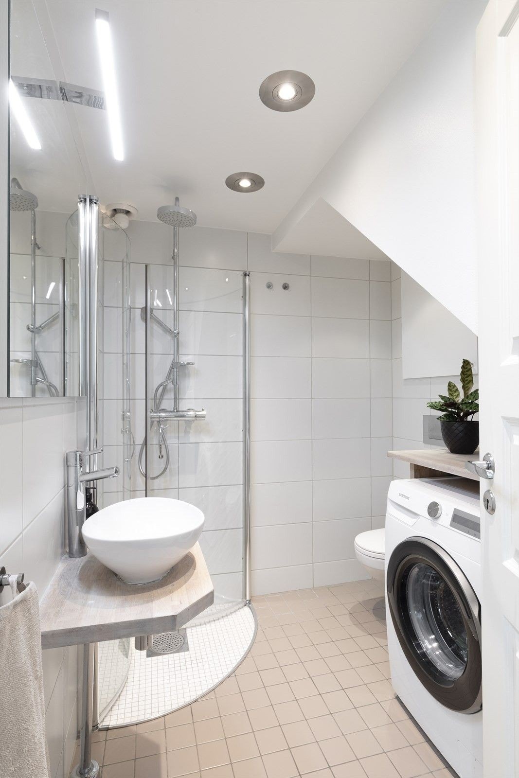 Bad 1. etg med Miele vask / tørk Galleribilde