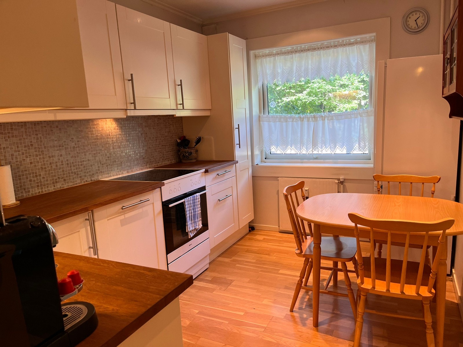 Kjøkken med spiseplass Galleribilde