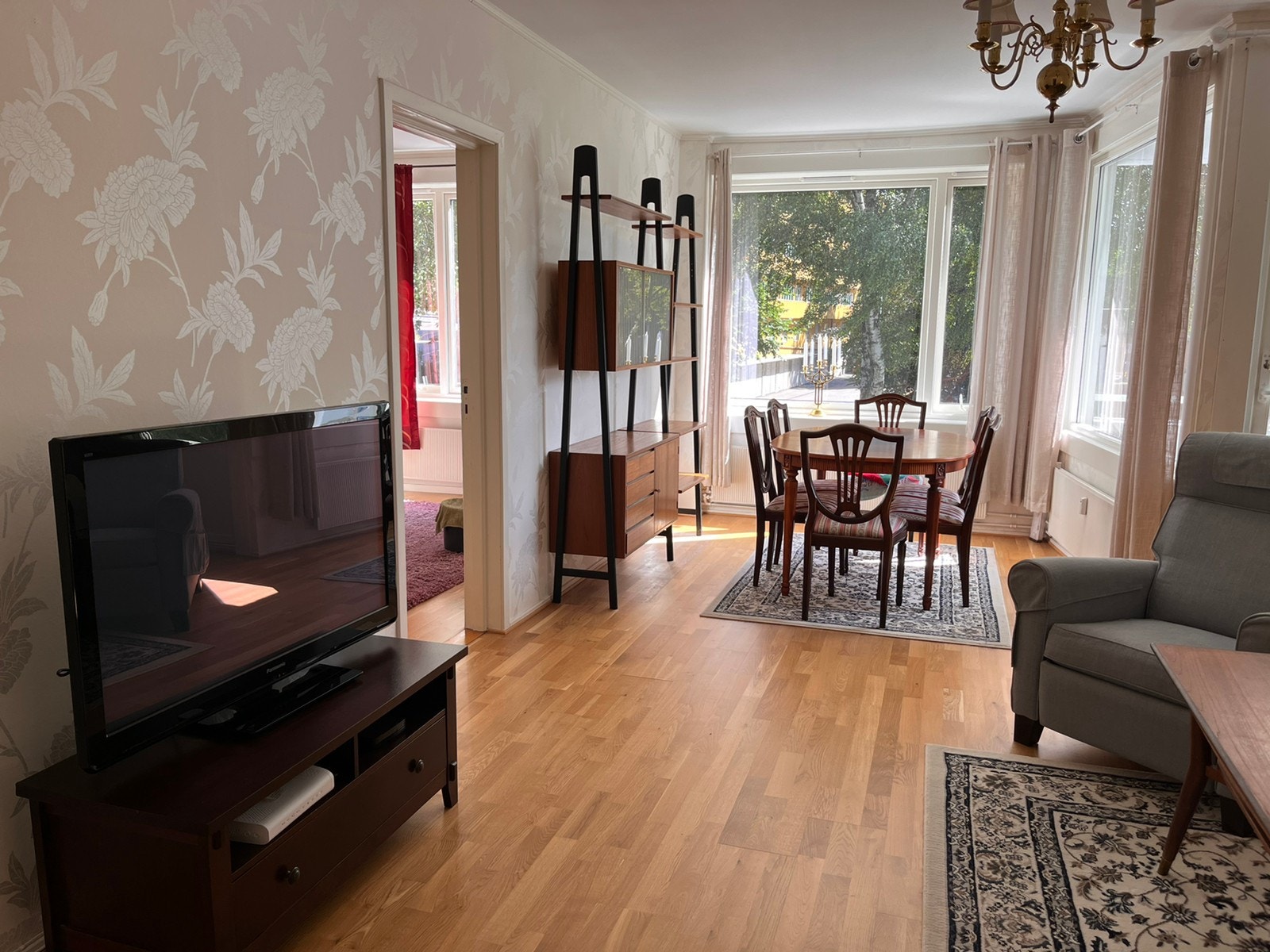 Stue m/spiseplass Galleribilde