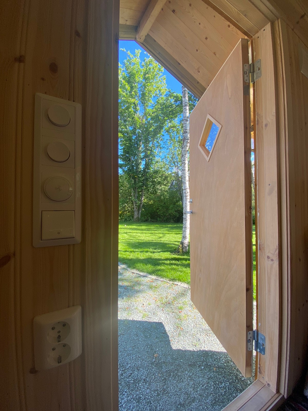 Inngang lysthus / Røykavsug / dimbart lys ut og inn / 230v Galleribilde