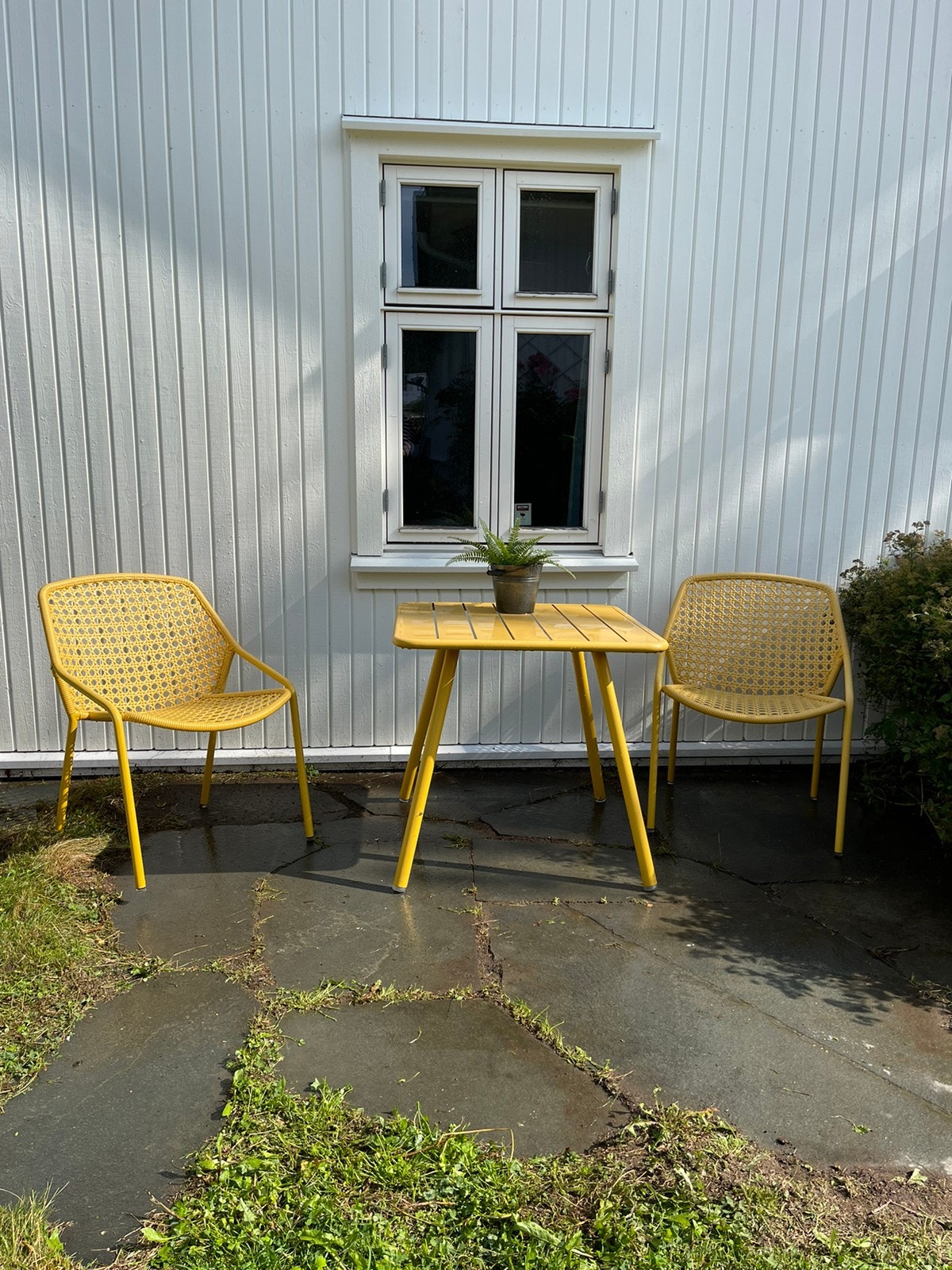 Koselig uteplass med sol morgen og kveld Galleribilde