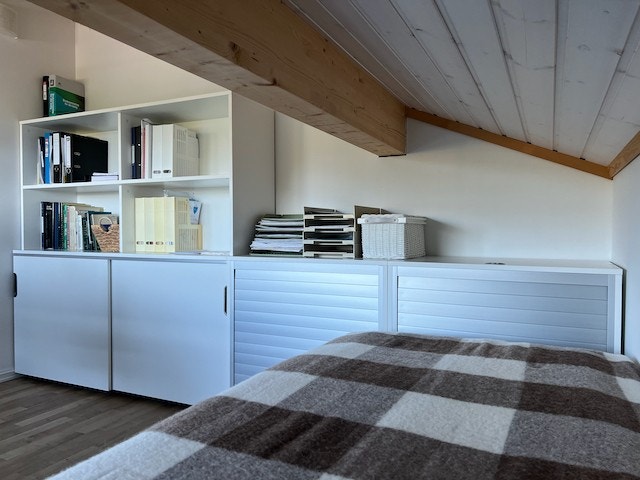 Kontormøbler med rikelig plass for oppbevaring Galleribilde