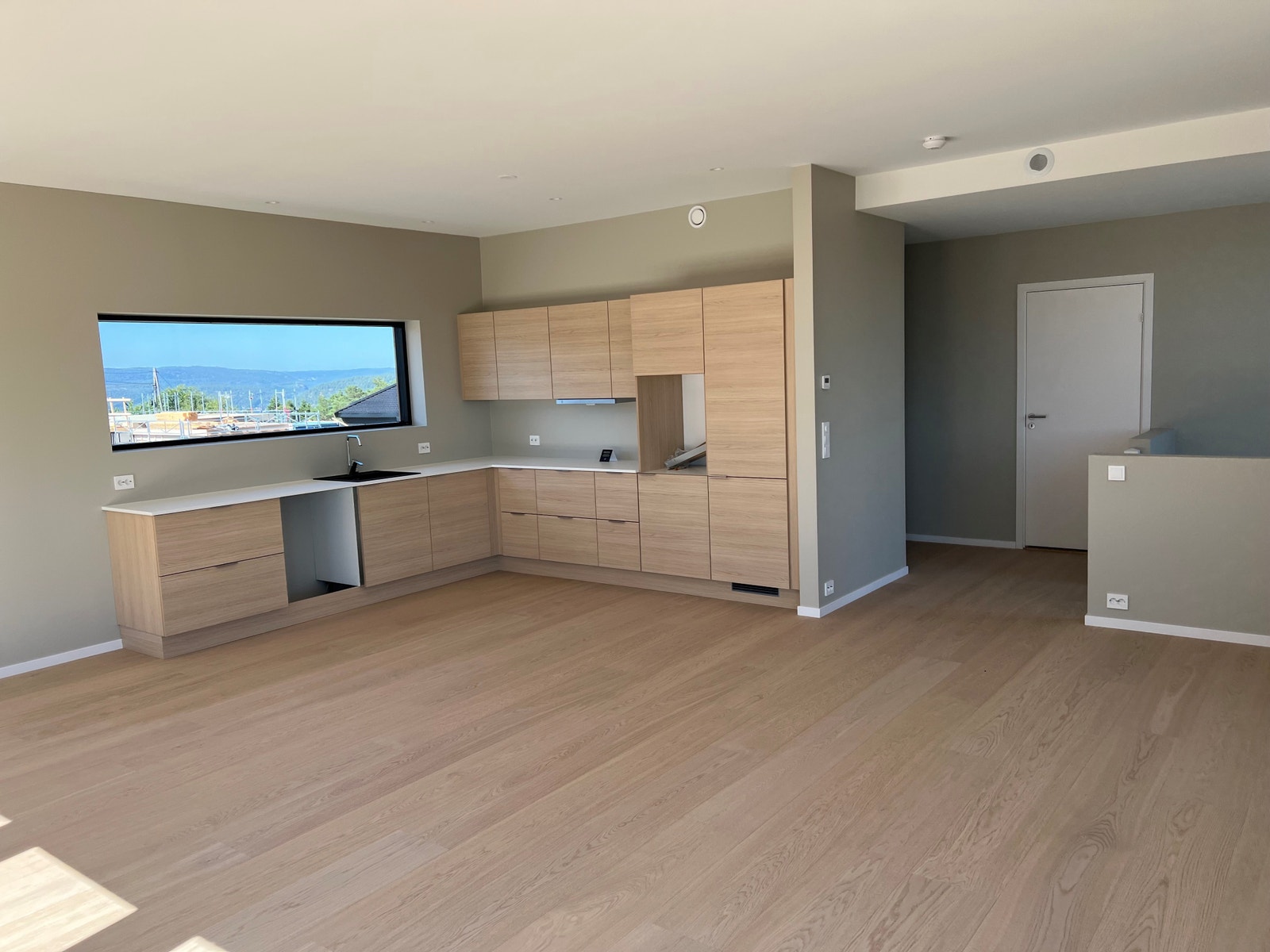 Kjøkken fra Strai, brede enstav eikegulv 27cm Galleribilde