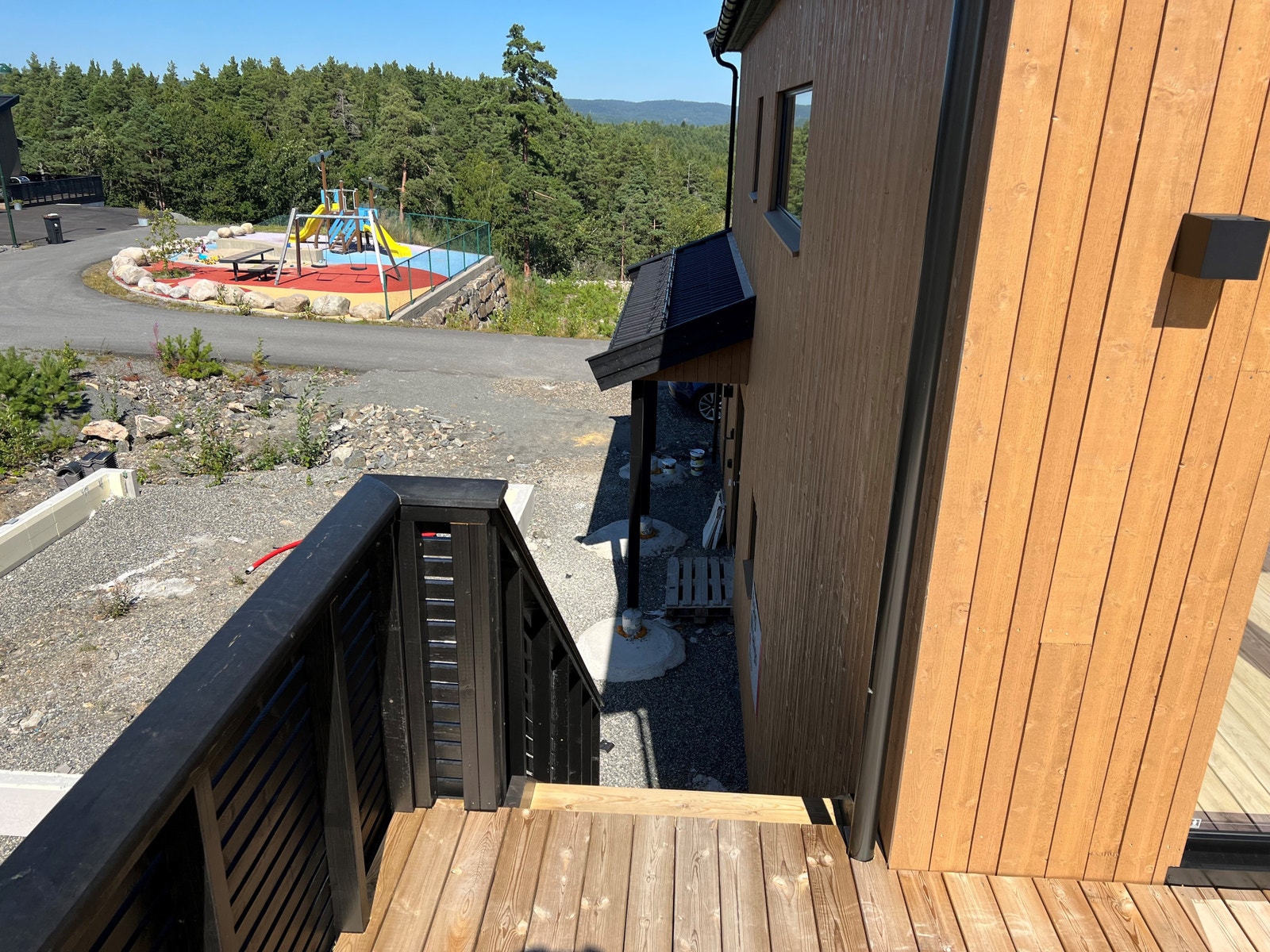 Utvendig trapp til terrassen, kort vei til lekeplassen Galleribilde