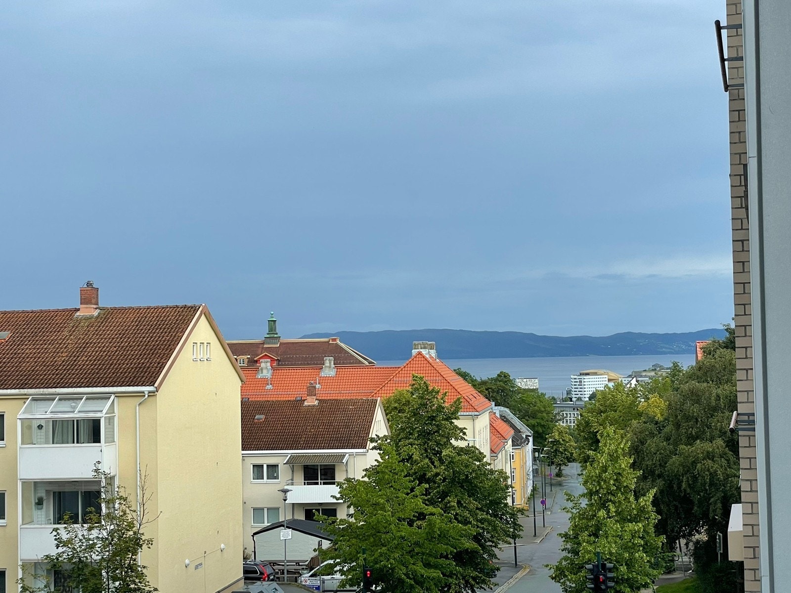Utsikt mot fjorden og Munkholmen Galleribilde