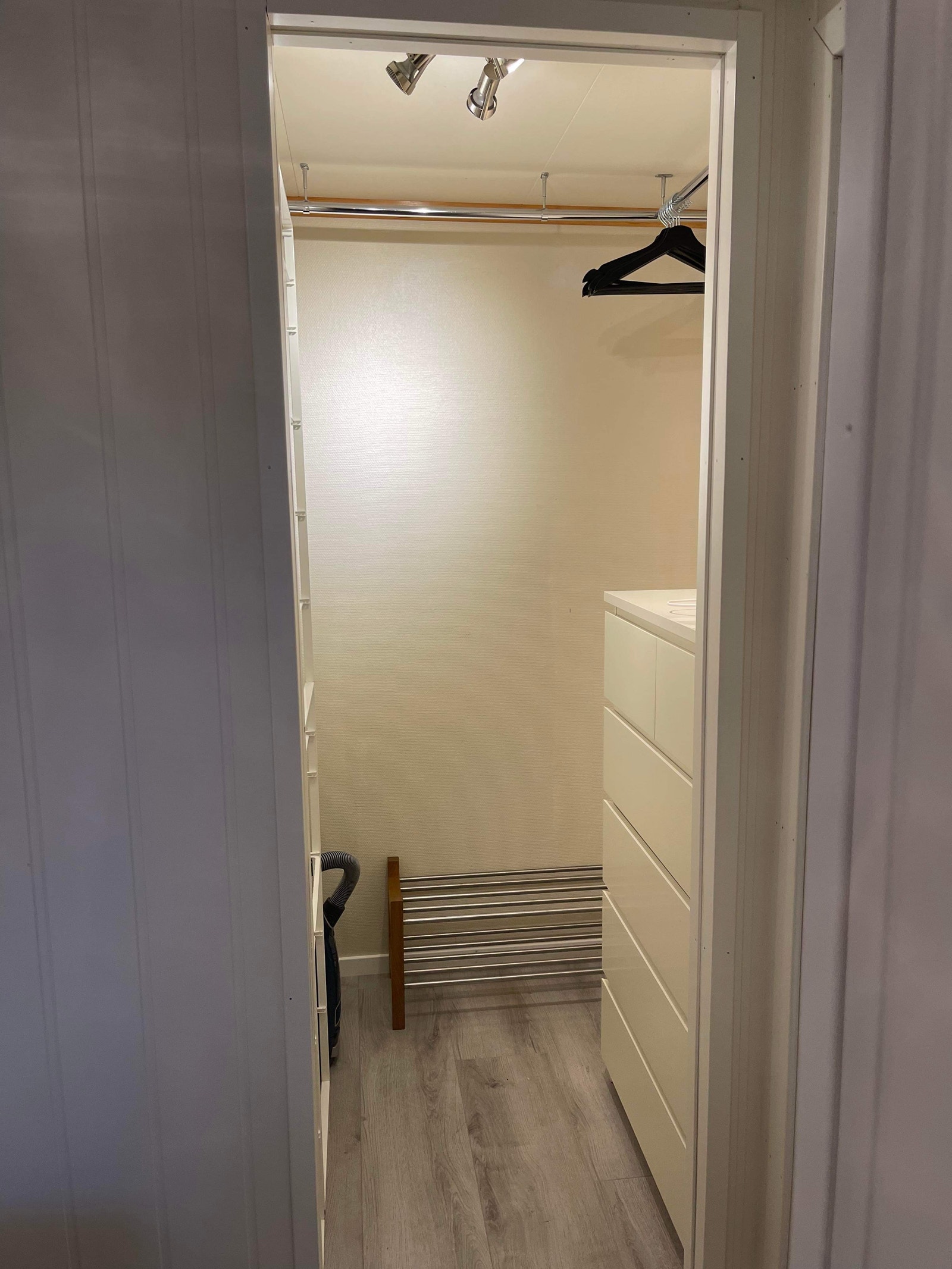Walk in closeth m/kommode Galleribilde