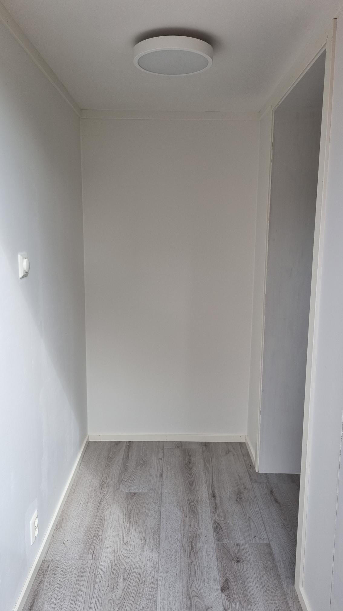 Muligheter for oppbevaring i gang Galleribilde