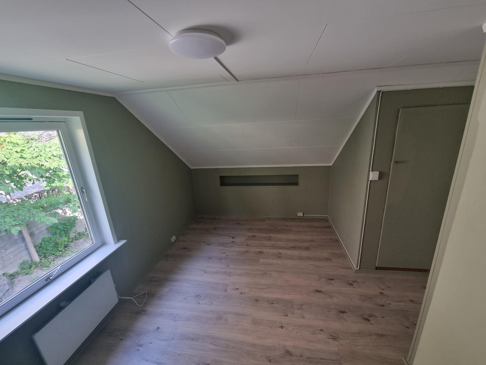 Soverom 3, 2 etg. Bra med lagringsplass i skaper. Galleribilde