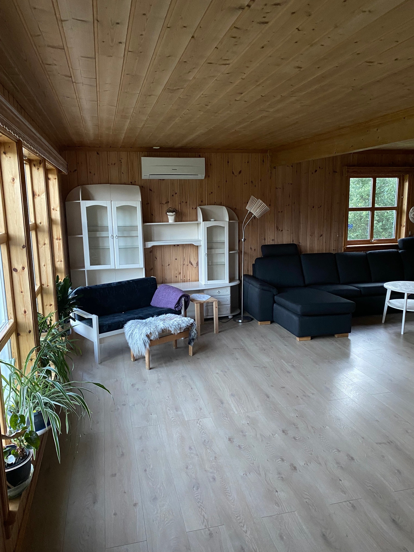 Stue delvis møblert 30kvm (hovedetasje) Galleribilde