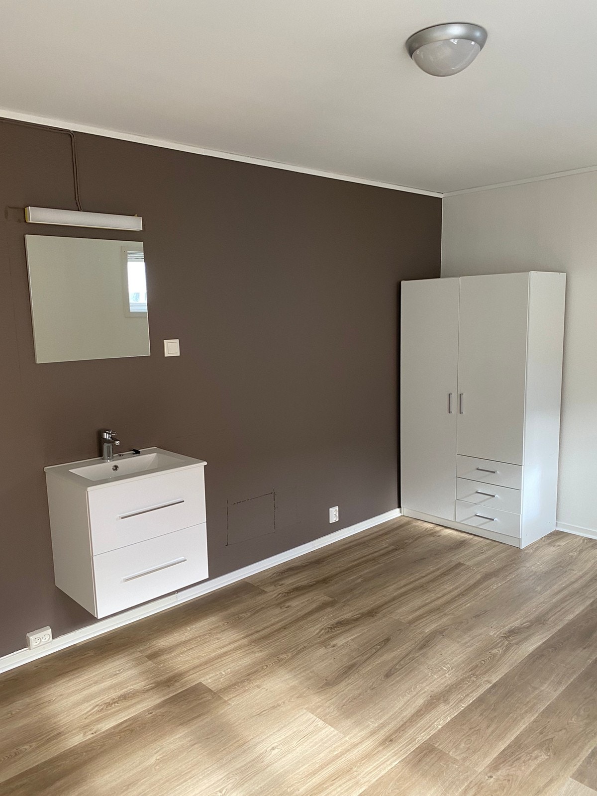 Rom på ca 12-14 m2, med vask. Galleribilde