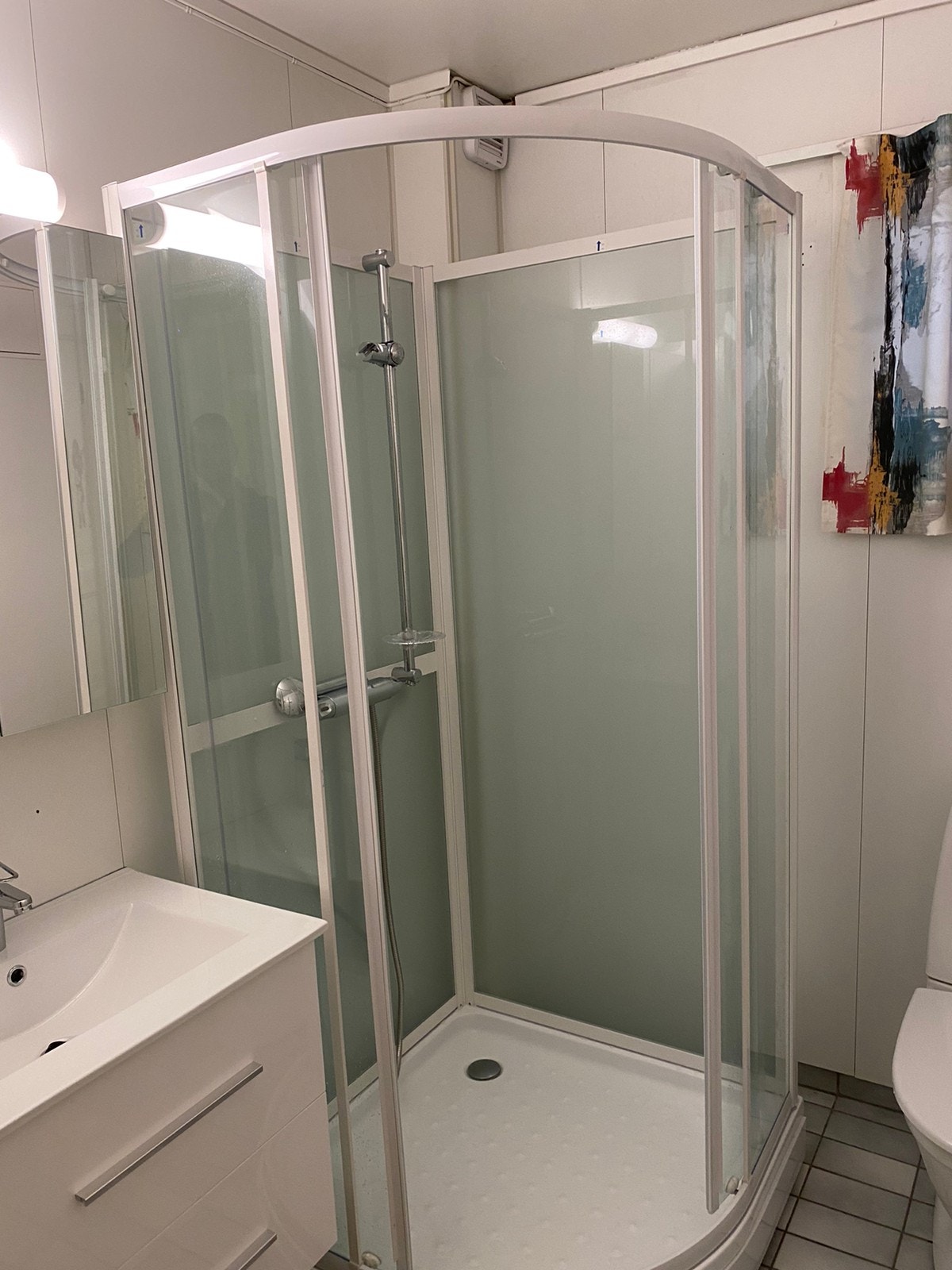 Nye dusjkabinett , nye toalett. Galleribilde