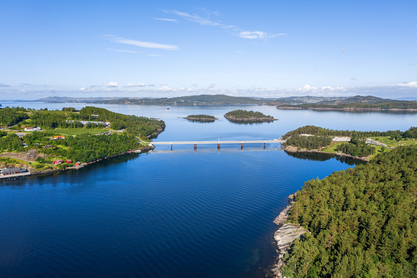 Helgøy og den nye Helgøybrua Galleribilde