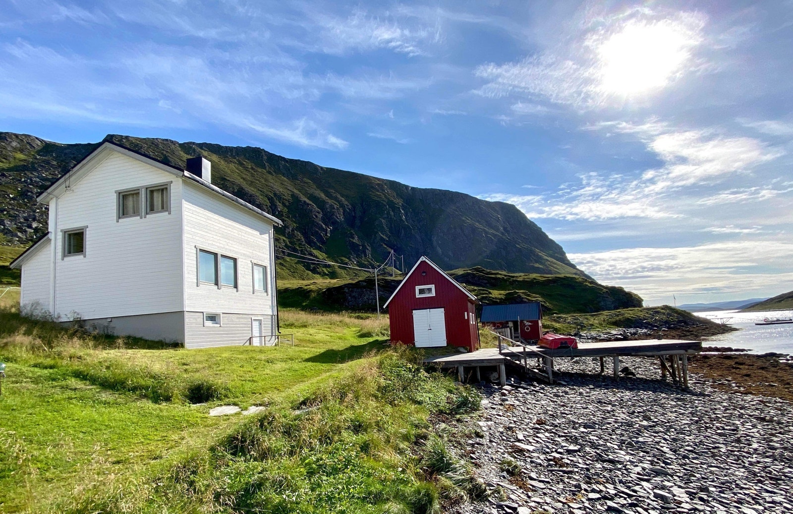 Hytten med naust og brygge Galleribilde