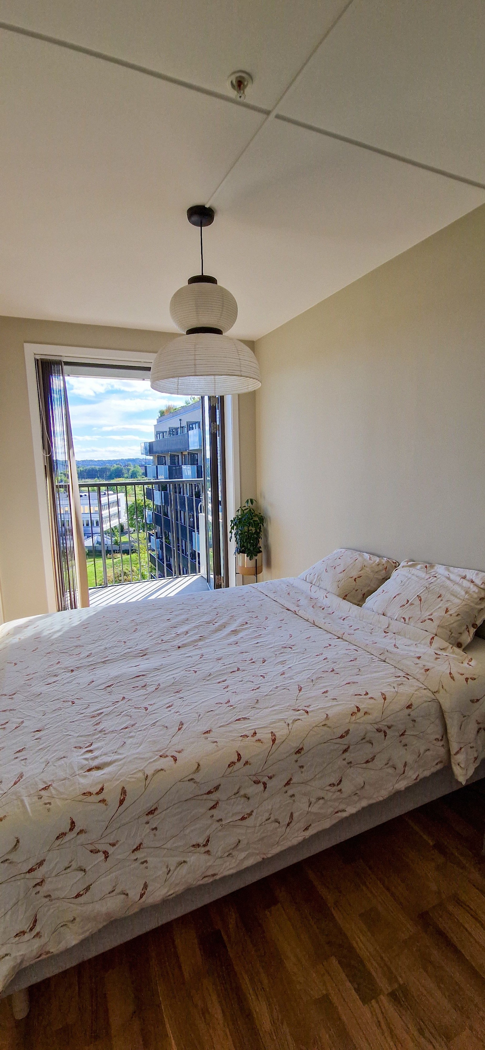 Utgang til balkongen fra både stue og soverom. Galleribilde