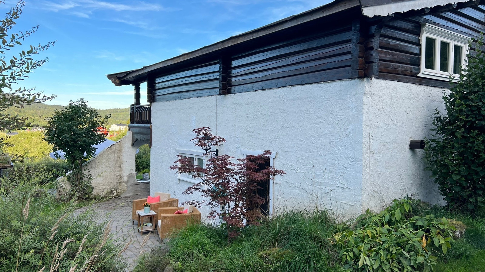 Inngang til leilighet, og egen skjermet uteplass Galleribilde