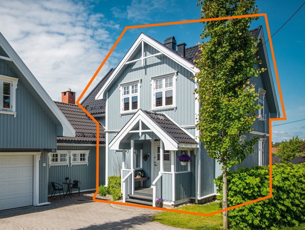 "Hovedhuset" er her markert med rød strek. Galleribilde