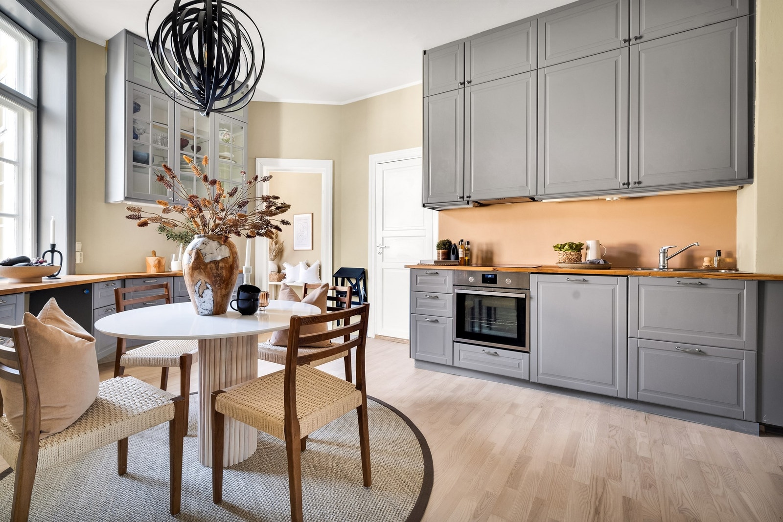 Lyst og flott kjøkken fra IKEA. Totalrenovert i 2016 Galleribilde