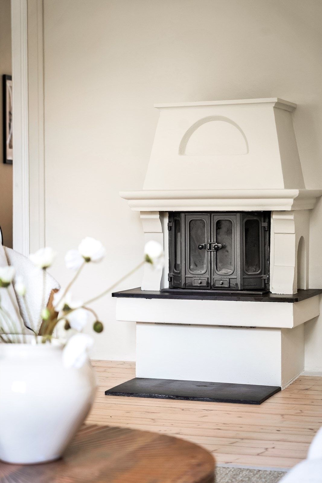 Detaljer av peis i stuen Galleribilde