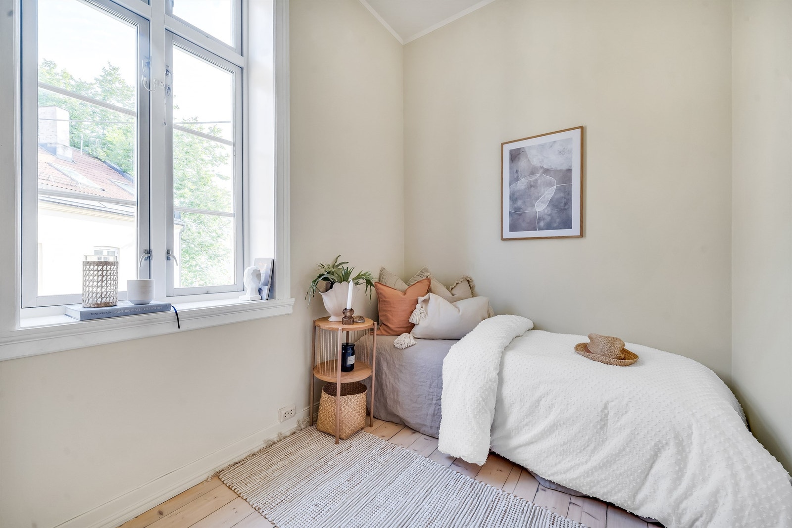 Soverom II er av sjenerøs størrelse. Rommet er allsidig og kan benyttes som soverom, gjesterom, kontor og liknende Galleribilde