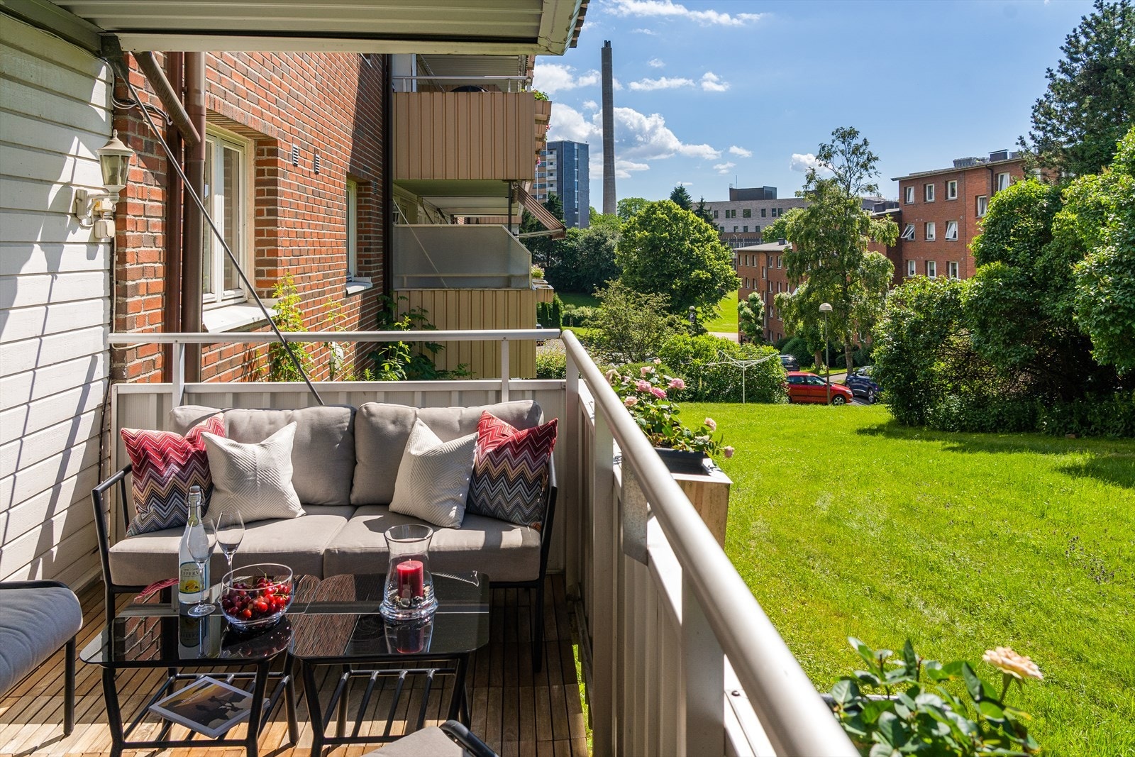 Her er det sol fra ca. kl. 1300 til kl. 1930 sommertid. Her kan definitivt mange varme sommerdager nytes. Galleribilde