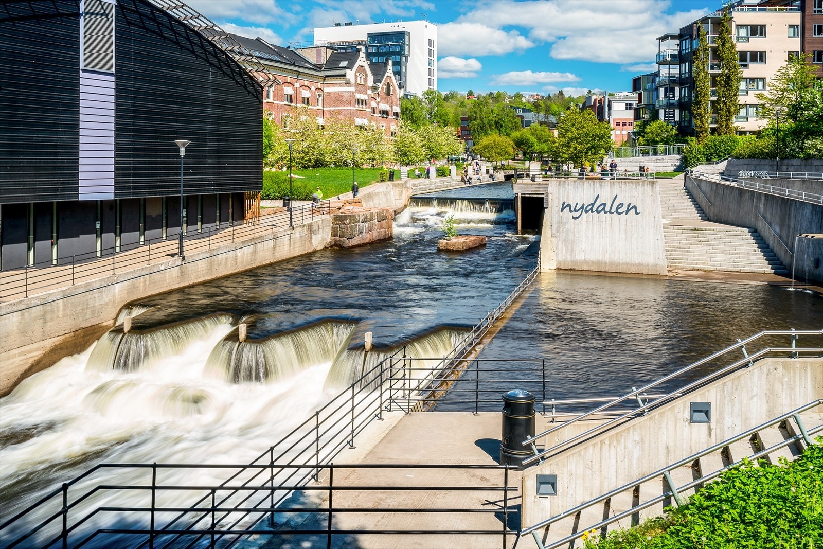 Nydalen og Akerselva er et populært badested både for de lokale og tilreisende Galleribilde