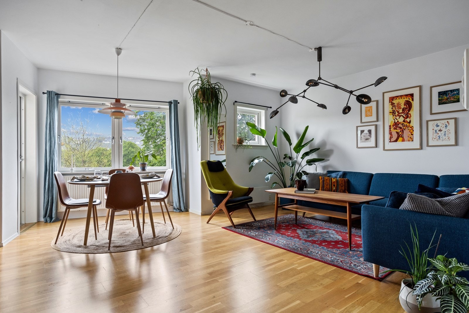 Stuen måler hele 24,5 kvm. Galleribilde