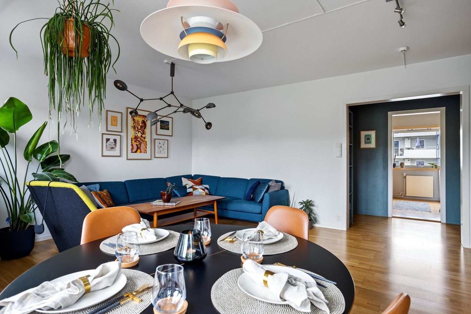 Leiligheten befinner seg i 4.etasje og planløsningen oppleves som praktisk og godt utnyttet. Galleribilde