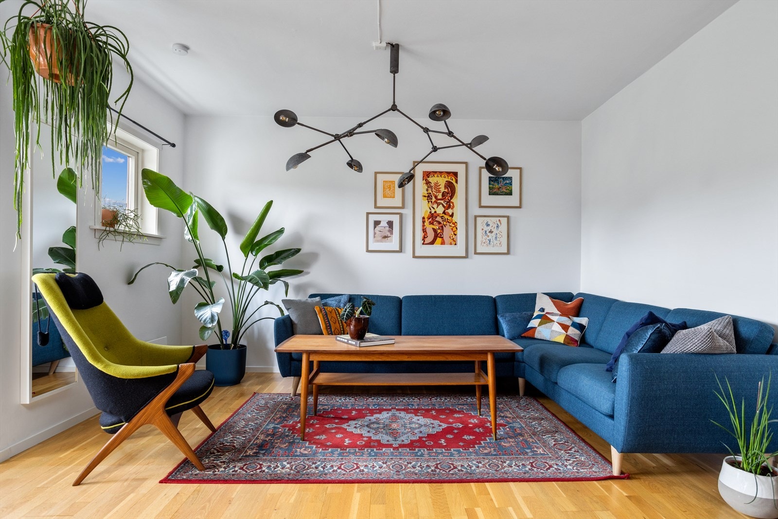 Andre leiligheter i blokka har gjort om denne delen av stue til et ekstra soverom, se alt. planskisse som siste bilde i annonsen. Galleribilde