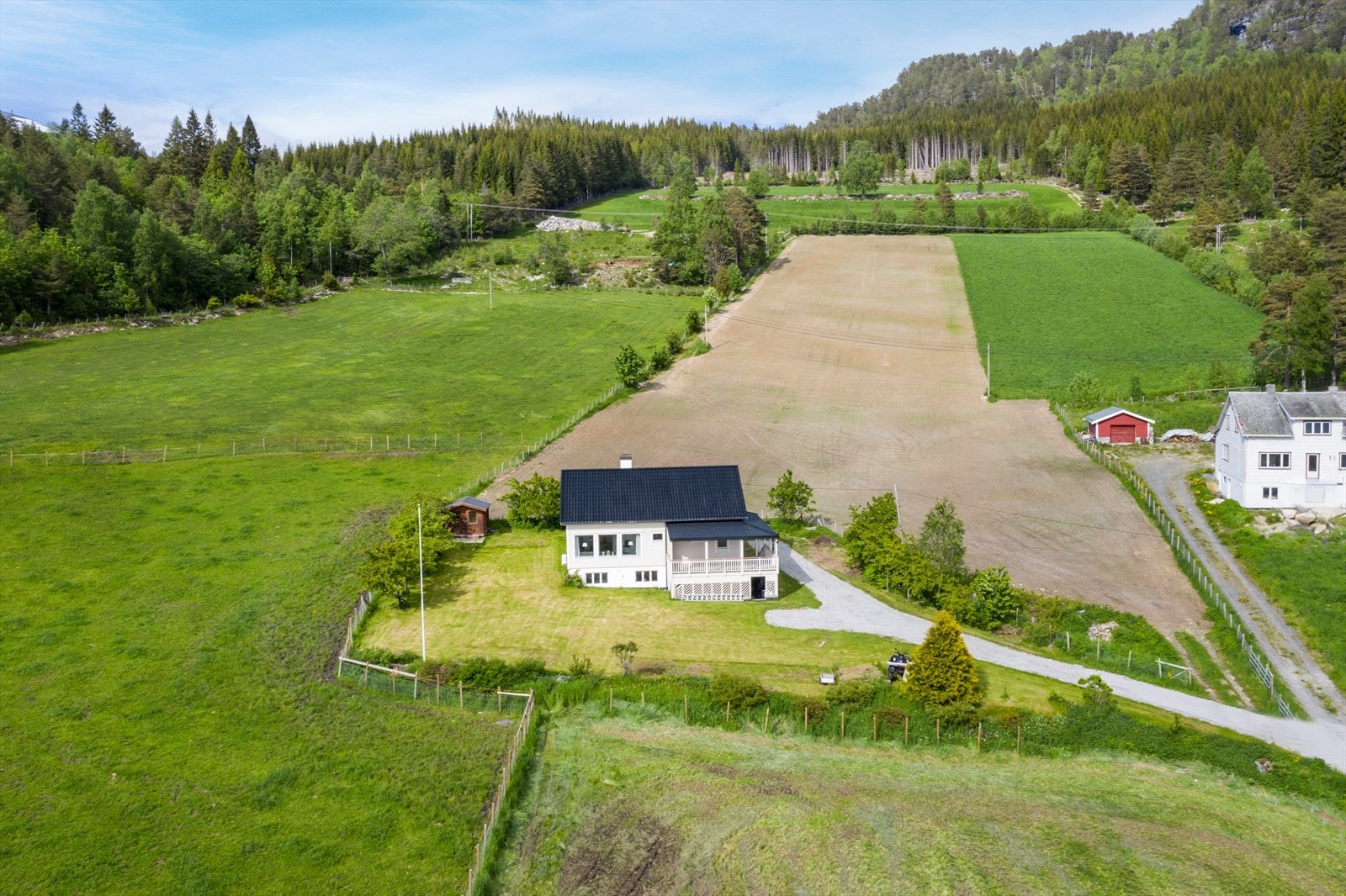 Liagarden38 | Dronefoto Galleribilde