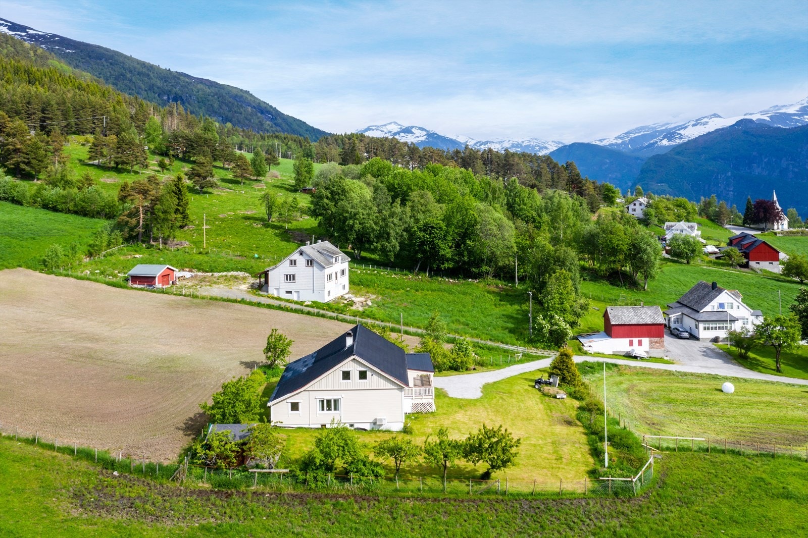 Liagarden38 | Dronefoto Galleribilde