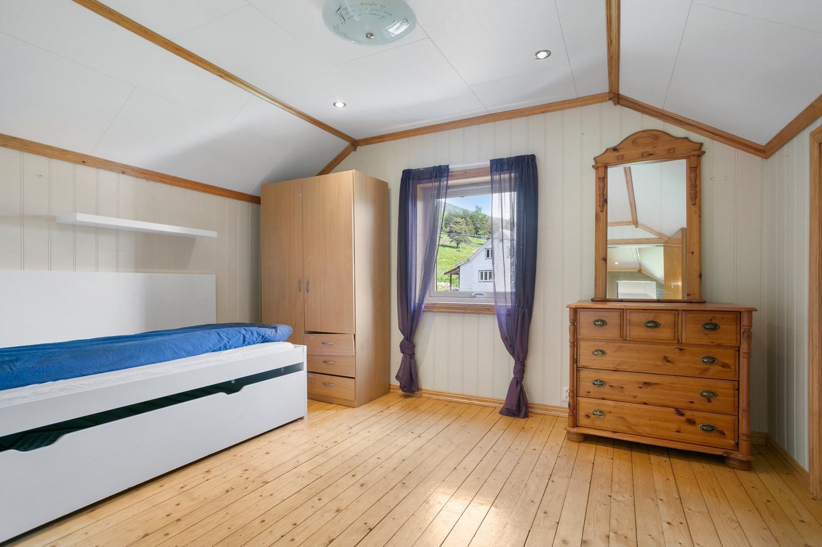 Liagarden 38 | Soverom 4 | Loft Galleribilde