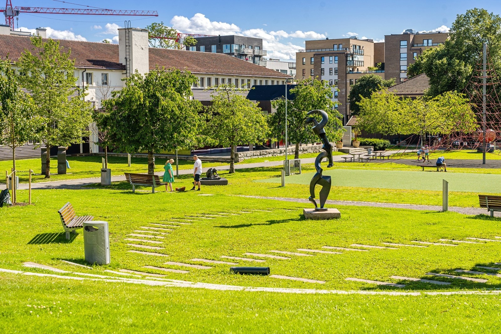 Peer Gynt-parken på Løren i Oslo er en samling skulpturer fra Ibsens drama Peer Gynt Galleribilde