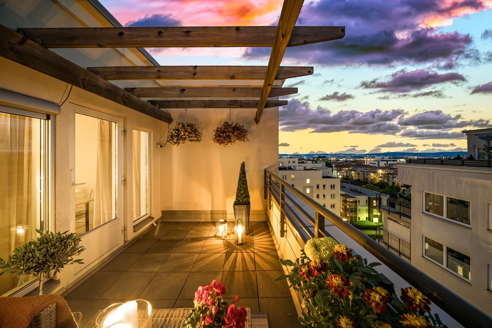 Den har svært god intern beliggenhet på Lørenplatået i forhold til sol- og utsiktsforhold Galleribilde